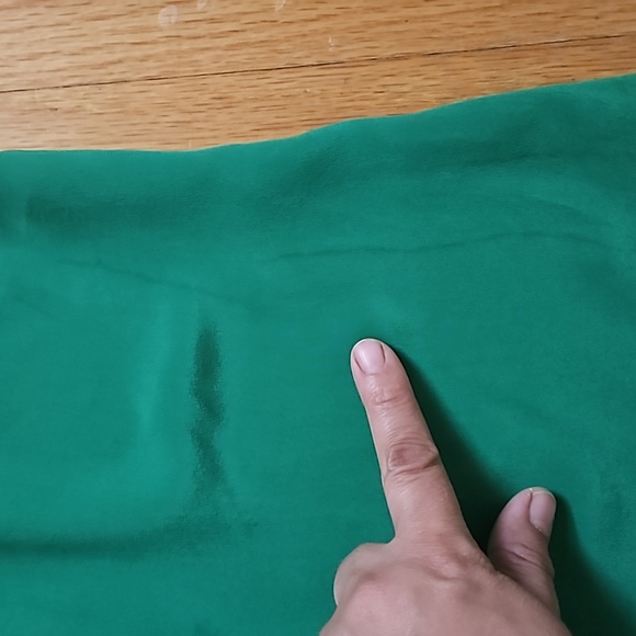 Silk sleeveless green blouse - Picture 3 of 3